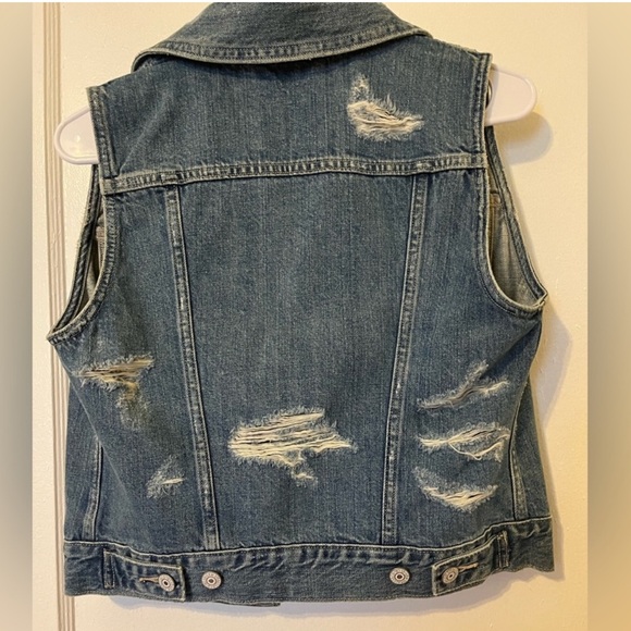 Levi’s Cropped Denim Vest - Picture 3 of 3